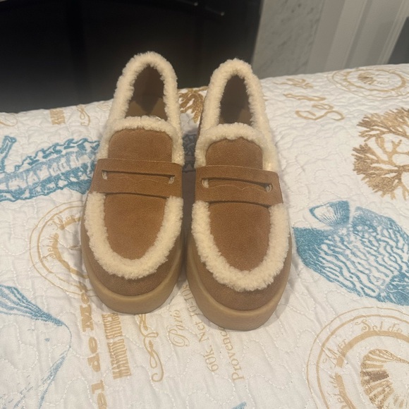 Steve Madden Shearling Lined Loafers in Chestnut Color Size 11 - Picture 2 of 10